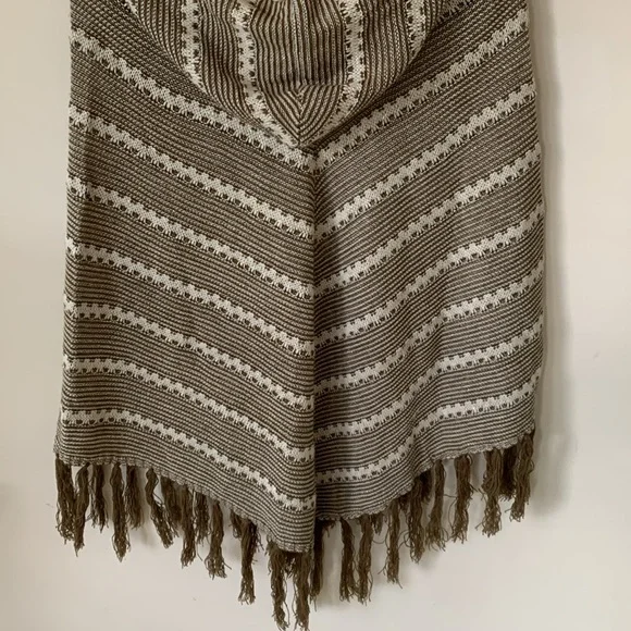 BCBG MAX AZRIA OLIVE GREEN CREAM GOLD METALLIC STRIPE HOOD FRINGE PONCHO SZ S/M - Picture 10 of 10